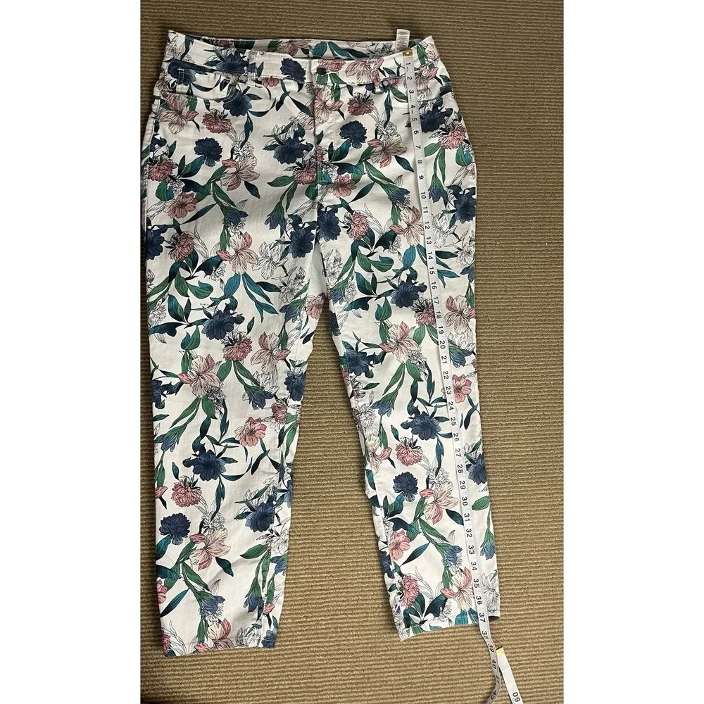 Chicos Pants 2.5 Multicolor‎ Floral Perfect Straight Stretch Girlfriend Slim Leg